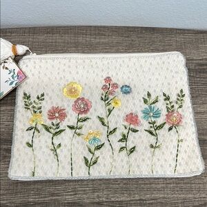🌼🪻Floral Embroidered & Beaded Clutch/Make-Up Bag 🌷
